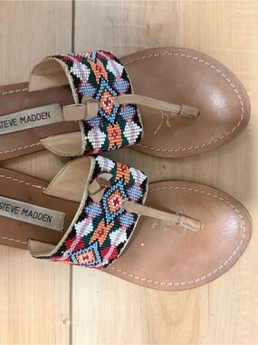 Steve Madden Women's Tan Beaded Thong Sandals - Multicolor